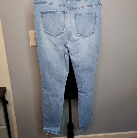 Old Navy Light Wash Mid-Rise Rockstar Jeans Size 2 - Picture 7 of 10